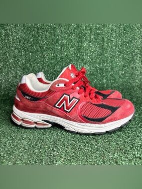 New Balance 2002R Womens Size 8.5 D (Mens 7) Red Athletic Running Shoes